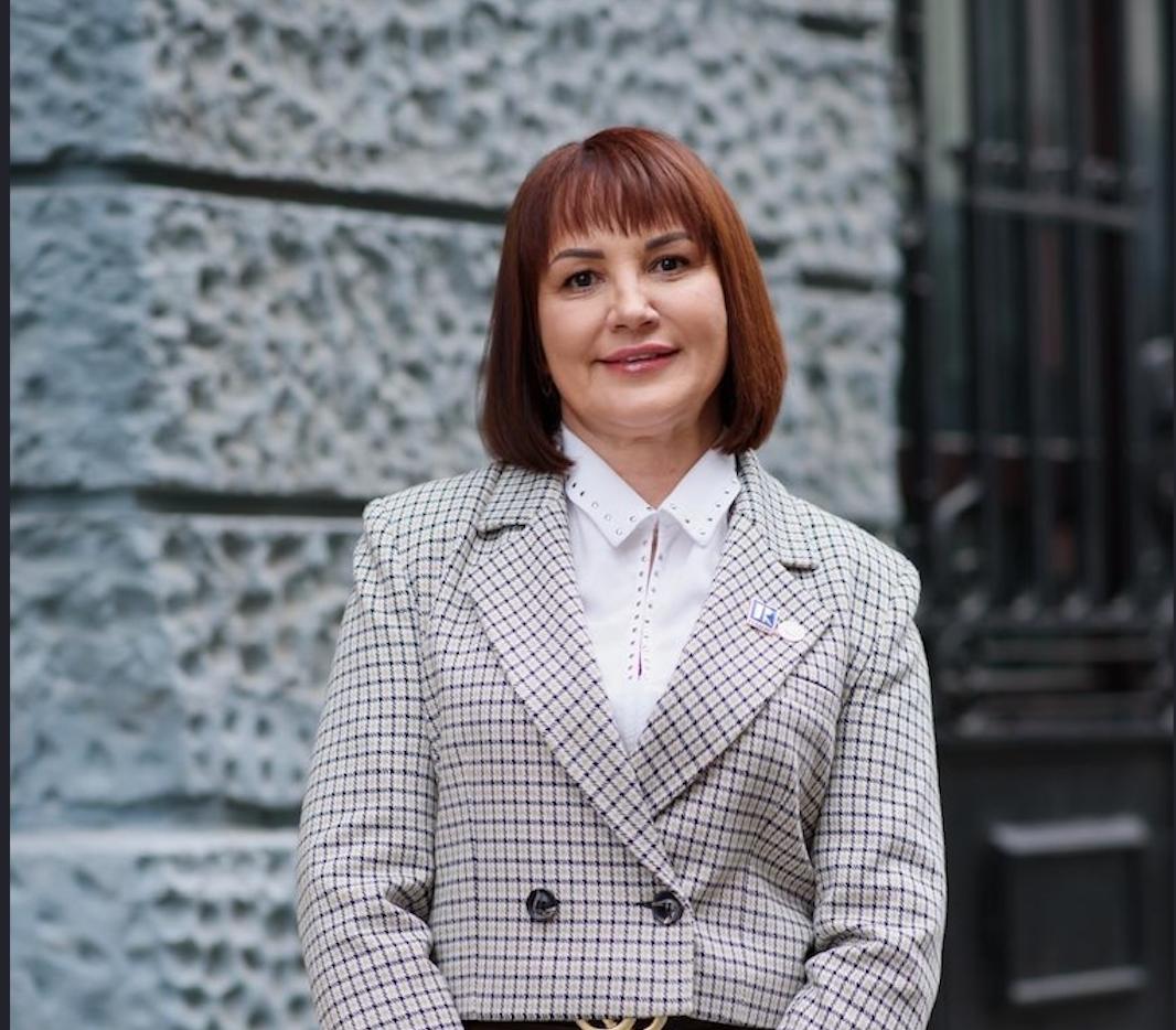 Мене звати Марія Костіговас, я допомагаю клієнтам у Чернівцях купувати й продавати нерухомість спокійно, впевнено та без хаосу.